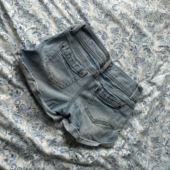 Vintage cuffed denim low rise shorts, size 3 - Picture 3 of 3